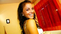 Jeune brune bais�e par un d�butant